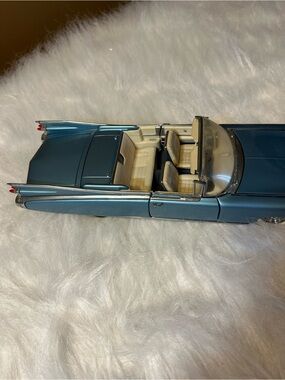 Franklin Mint 1959 Cadillac Eldorado Biarritz 1:24 Die Cast Metal Car